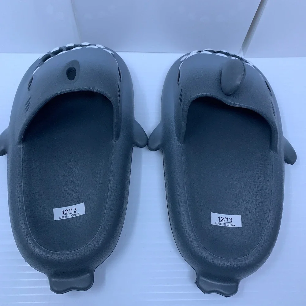 Unbranded Kids 12/13 Gray Shark Fin Open Toe EVA Foam Slide Sandals New